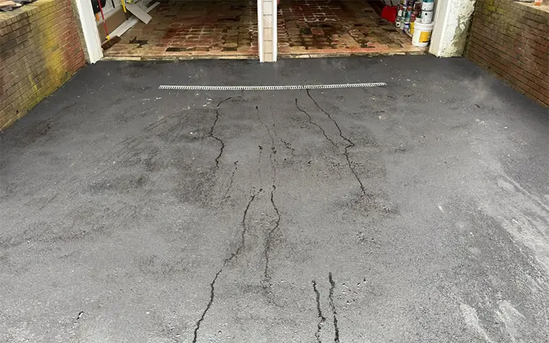 Asphalt seal coating